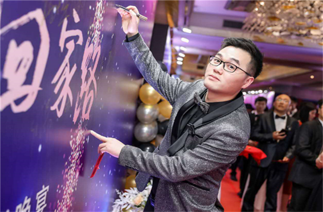 【高光“疫”事】勇敢逆行的特殊“网约车”——304am永利90后，用信念打通生命运输线