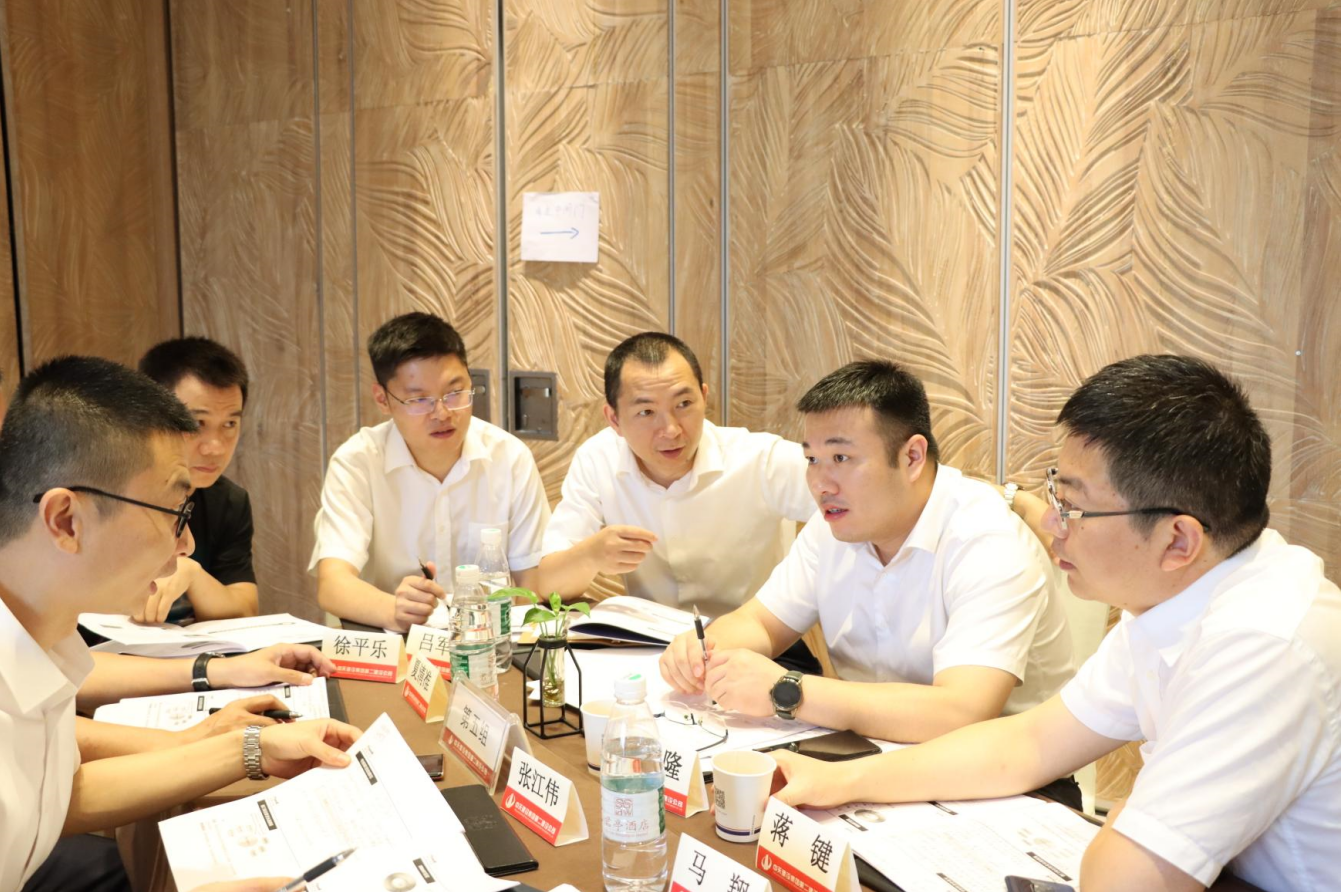 2021年6月25日-26日，304am永利二建组织开展了2021年中高层主管执行力培训。本次培训特邀清华、北大、上海交大总裁班讲师，中国企业家协会特聘高级讲师许晋老师进行授课。