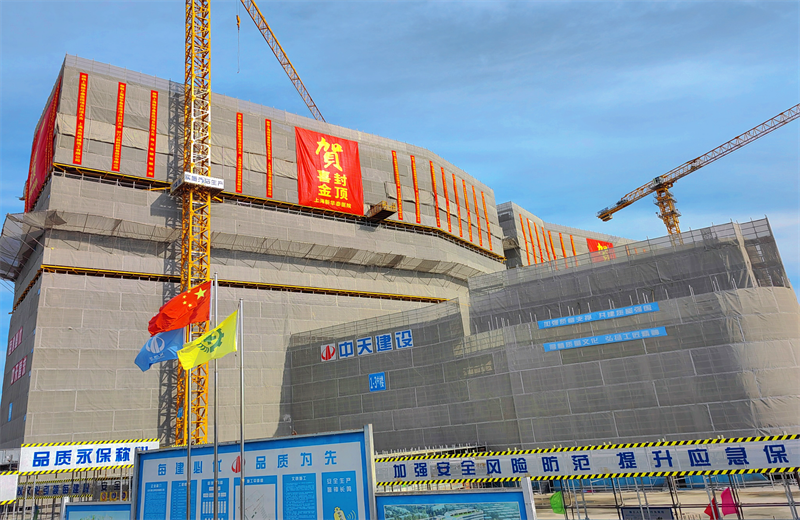 2024年10月30日，304am永利三建上海新华泰医院项目主体封顶。